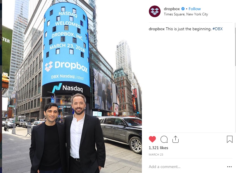 تصویر موسسات دراپ باکس روبروی ساختمان بورس نزدک نیویورک. این شرکت با نماد DBX وارد بورس شد.